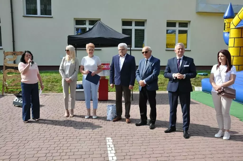 Zdjęcie do &bdquo;Rozbrzmiewająca Szkoła i Radosny Dzień Dziecka&rdquo; 