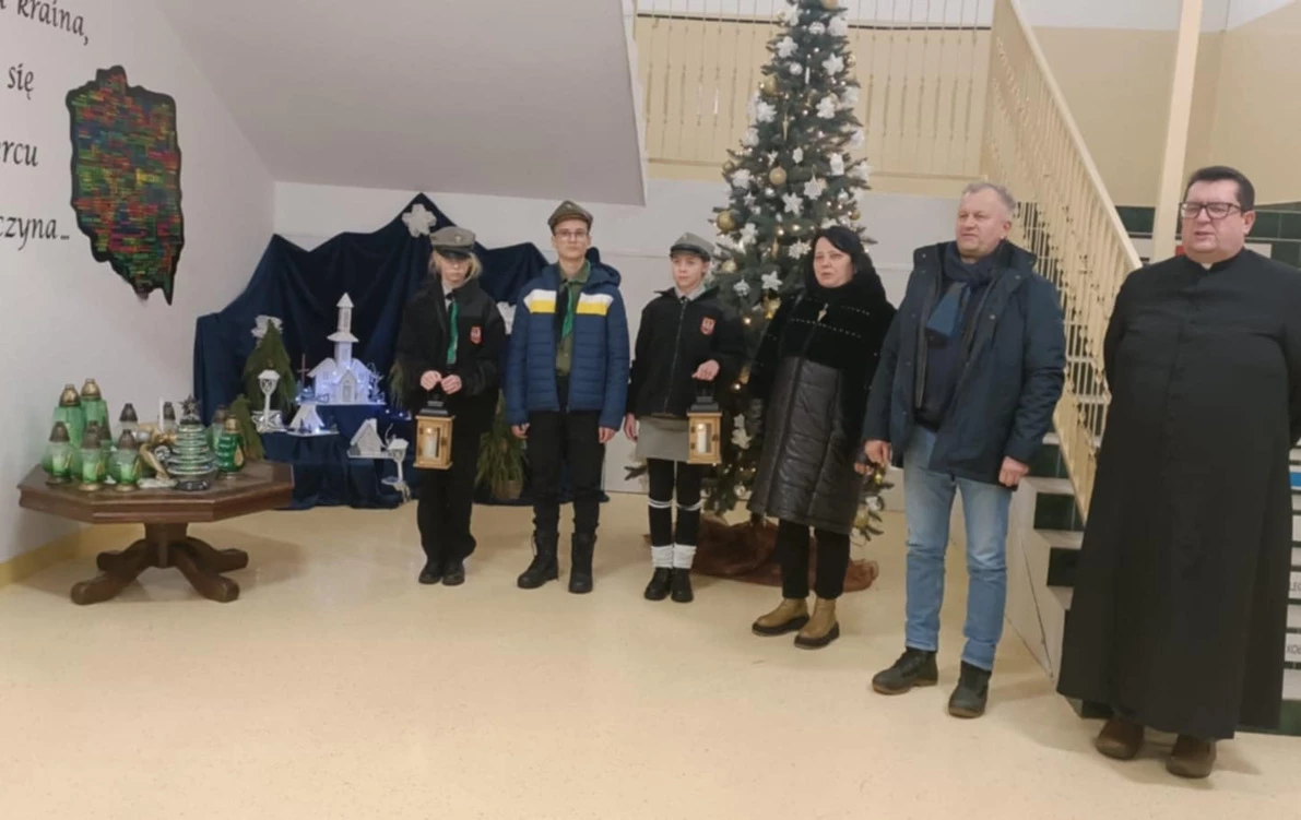 Zdjęcie do Betlejemskie Światło Pokoju w szkole i gminie